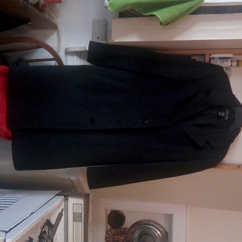Medium-length overcoat